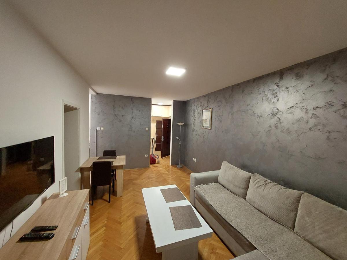 Apartmani Jasmin 노비사드 외부 사진