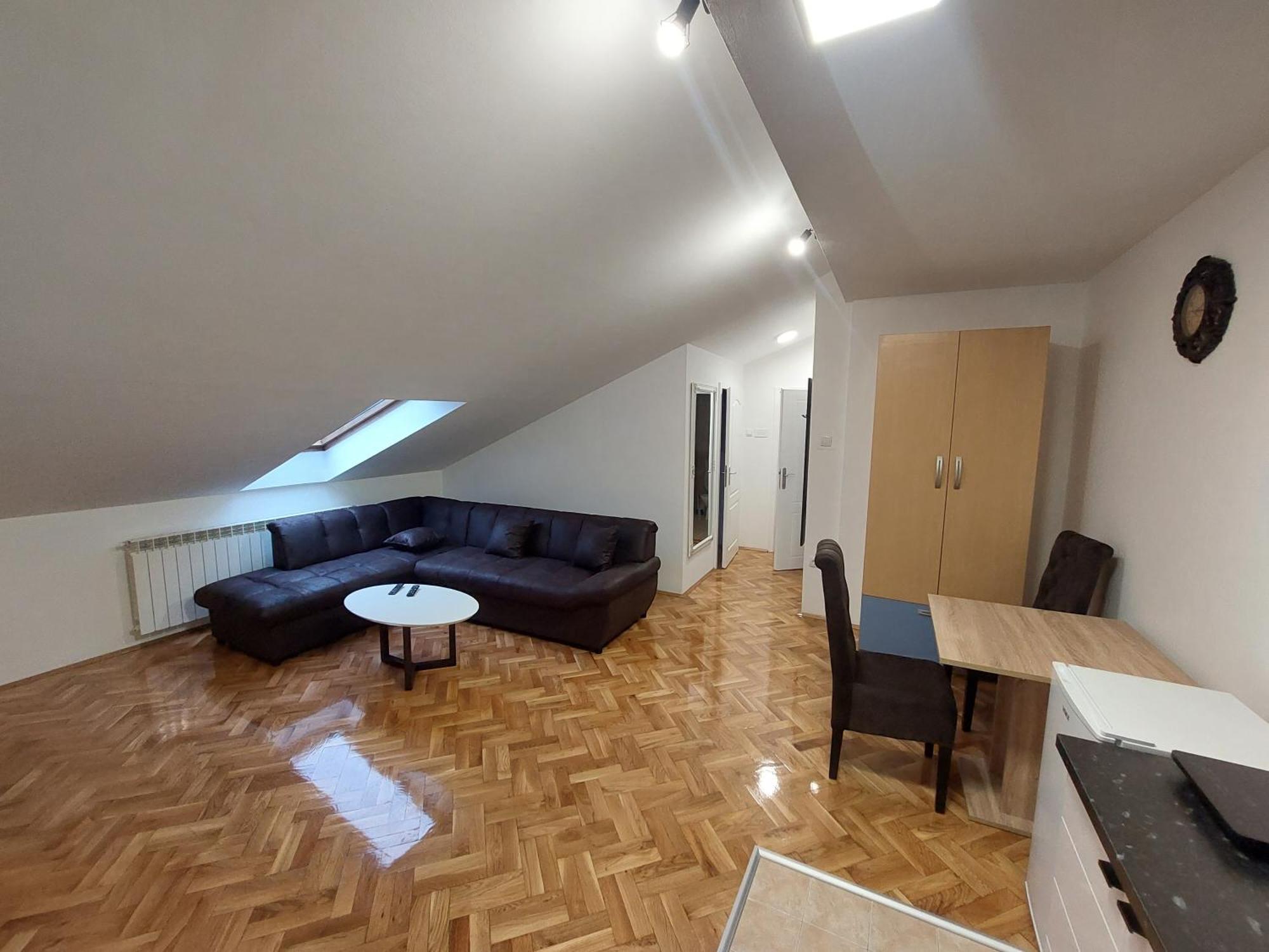 Apartmani Jasmin 노비사드 외부 사진